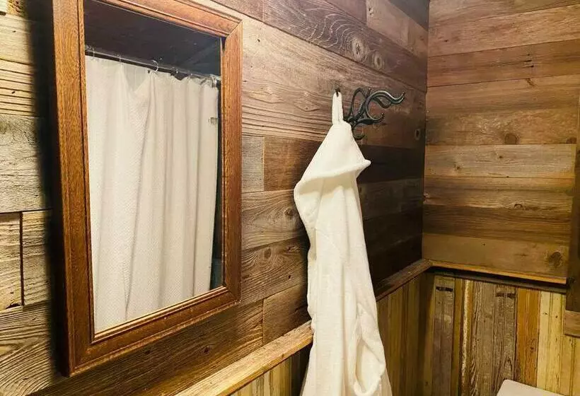 8th St. Cowboy Haus I Biker Friendly I River