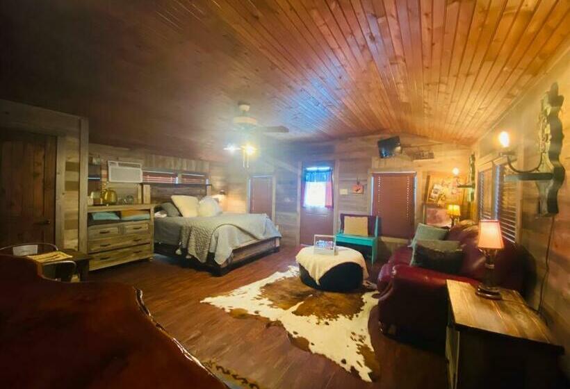 8th St. Cowboy Haus I Biker Friendly I River