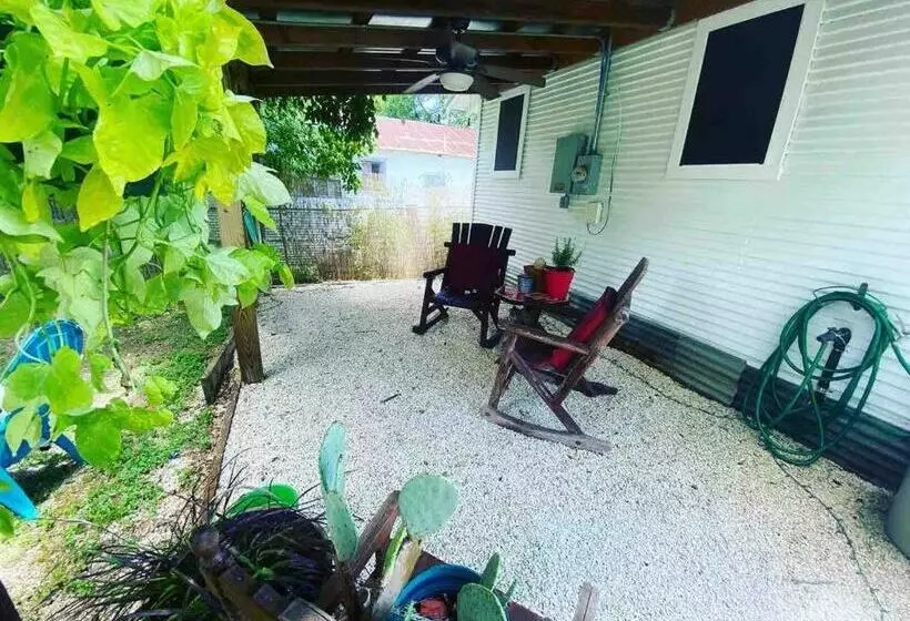 8th St. Cowboy Haus I Biker Friendly I River