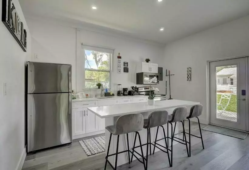 Guest House In A Downtown Bonita Springs Compound