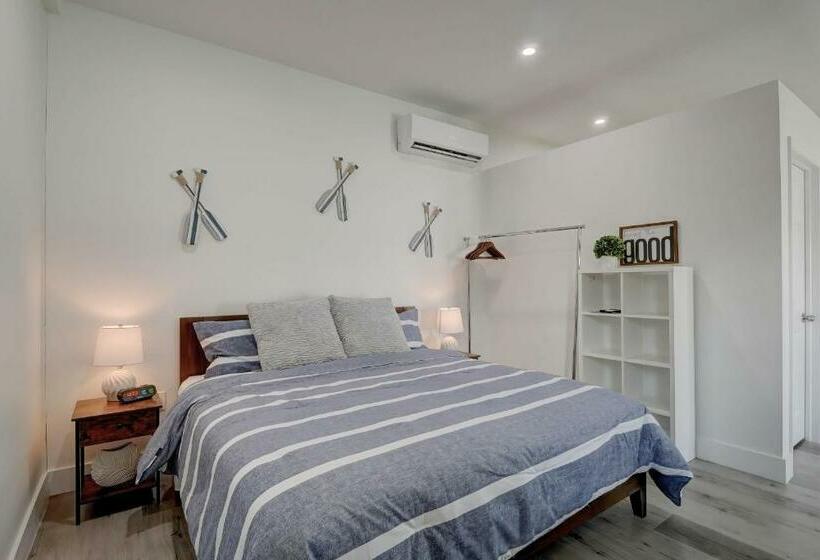 Guest House In A Downtown Bonita Springs Compound