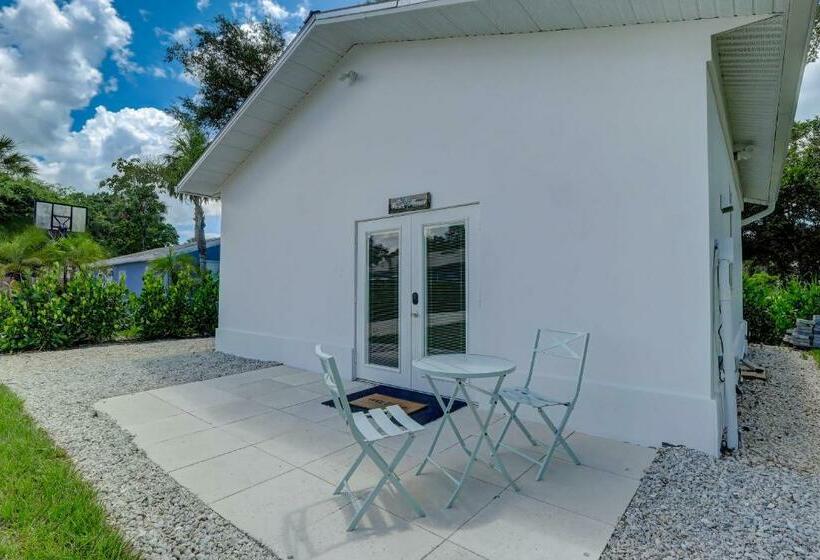 Guest House In A Downtown Bonita Springs Compound