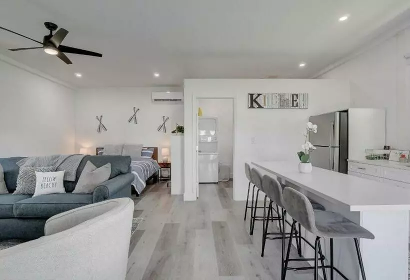 Guest House In A Downtown Bonita Springs Compound