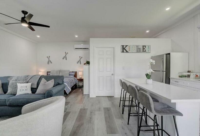 Guest House In A Downtown Bonita Springs Compound