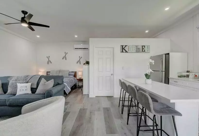 Guest House In A Downtown Bonita Springs Compound