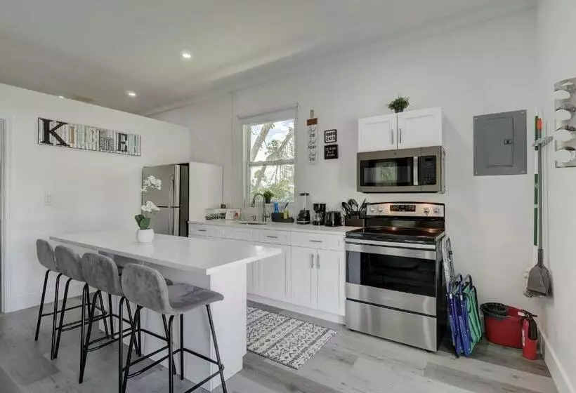 Guest House In A Downtown Bonita Springs Compound