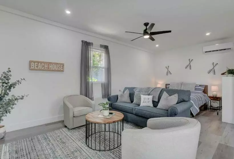 Guest House In A Downtown Bonita Springs Compound