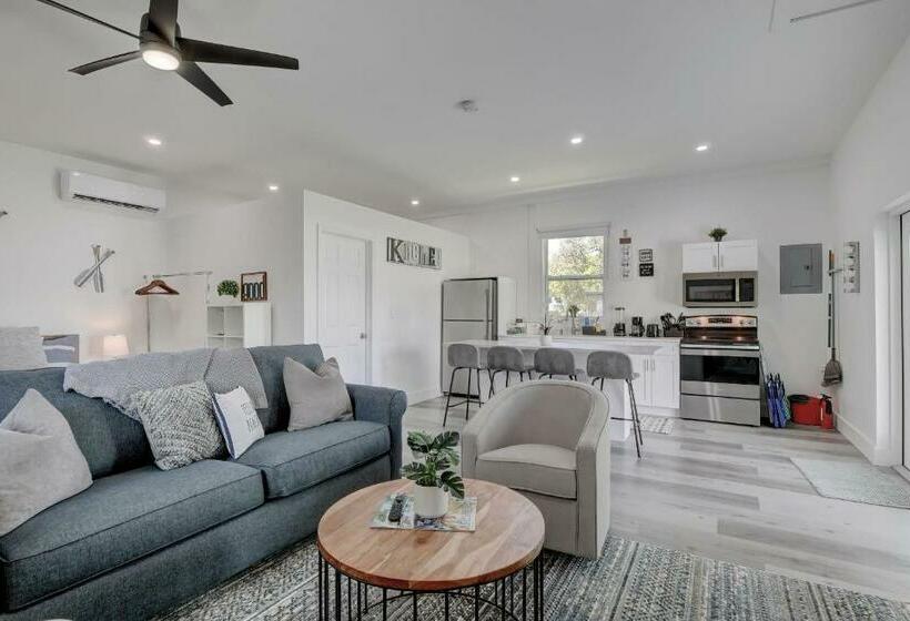 Guest House In A Downtown Bonita Springs Compound