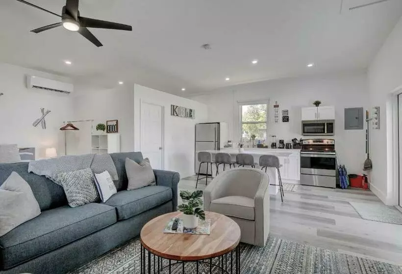 Guest House In A Downtown Bonita Springs Compound