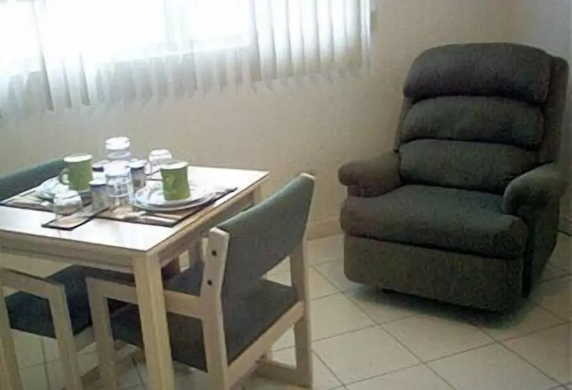 هتل Chester S Highway Inn Bone Fish Lodge