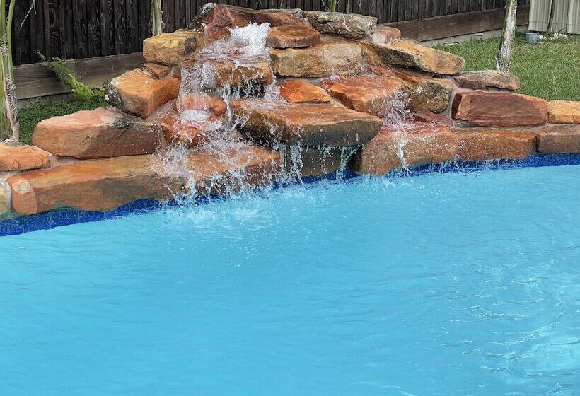 Magnito Mini Mansion At I A H Airport