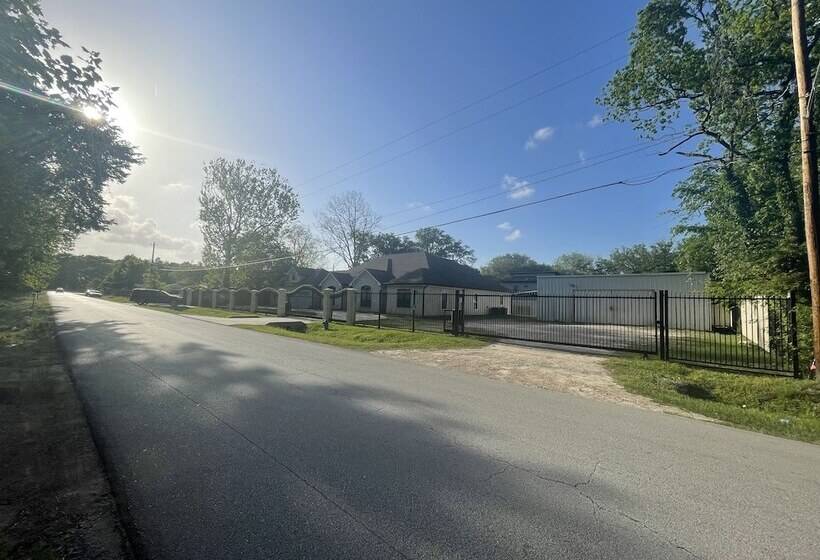 Magnito Mini Mansion At I A H Airport