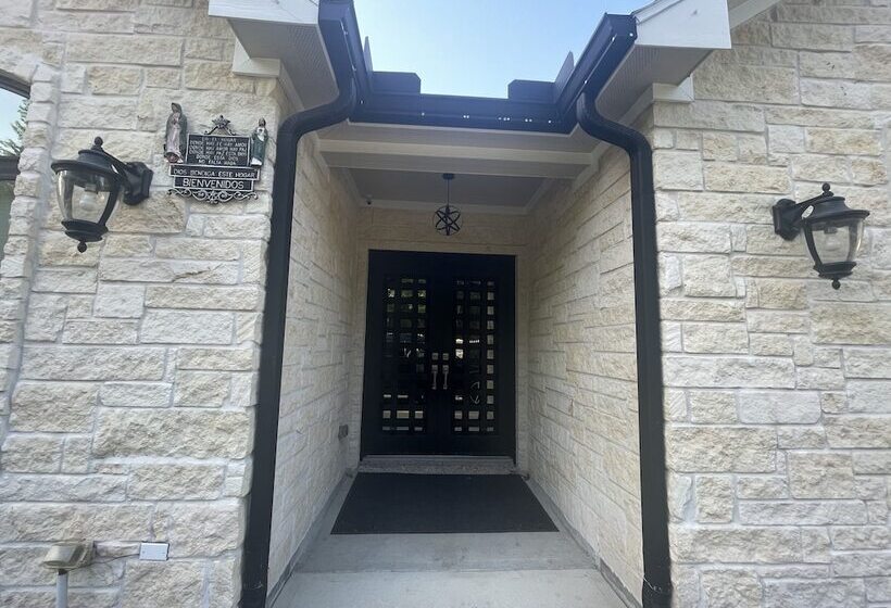 Magnito Mini Mansion At I A H Airport