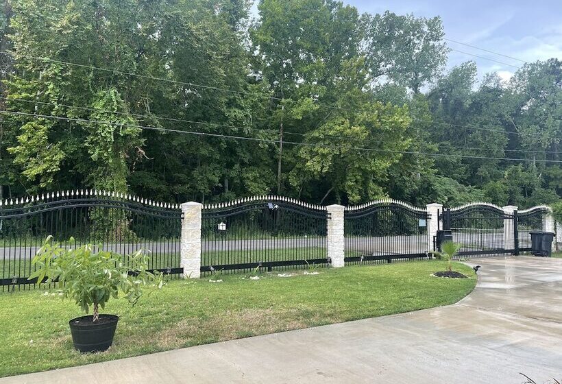 Magnito Mini Mansion At I A H Airport