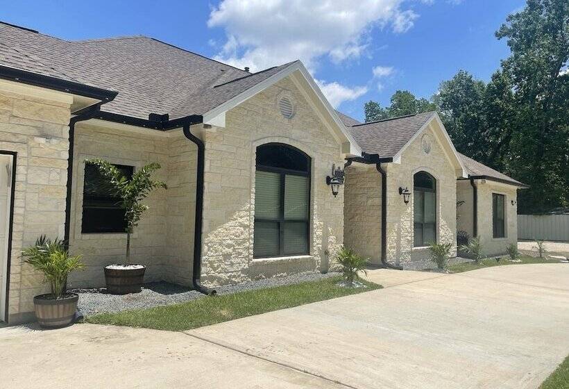 Magnito Mini Mansion At I A H Airport