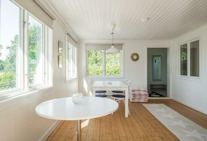 Nice Cottage With A Panoramic View Of Lake Ylen