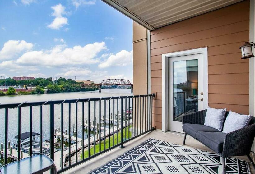 Riverside Condo Downtown River Views Access