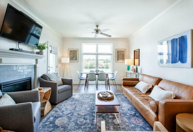 Riverside Condo Downtown River Views Access