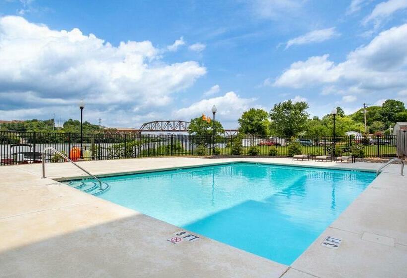 Riverside Condo Downtown River Views Access