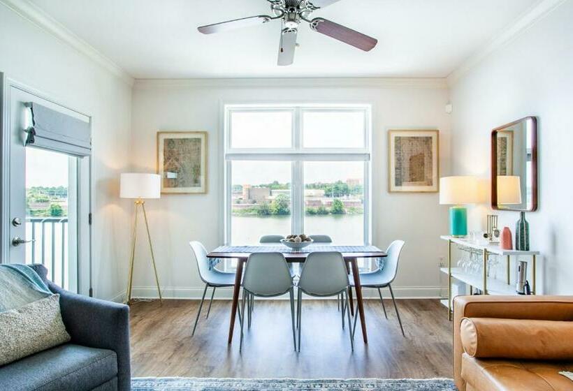 Riverside Condo Downtown River Views Access