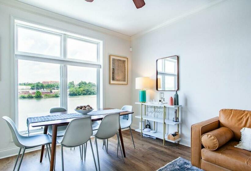 Riverside Condo Downtown River Views Access