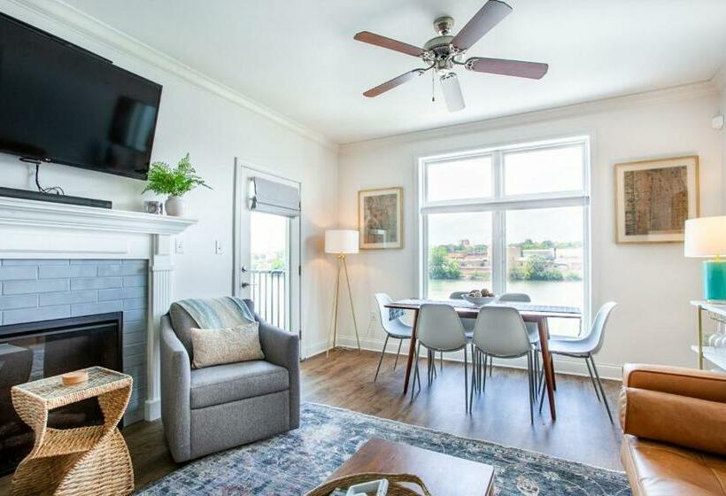 Riverside Condo Downtown River Views Access
