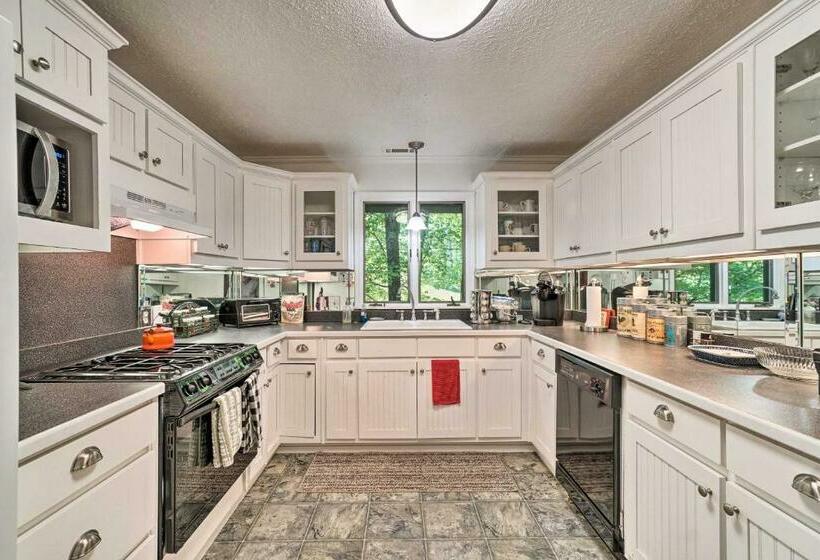 Serene Sky Valley Family Chalet With Fireplace