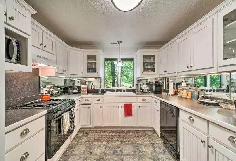 Serene Sky Valley Family Chalet With Fireplace