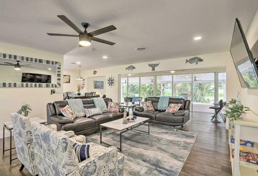 St Pete Retreat With Spacious Patio And Pond View