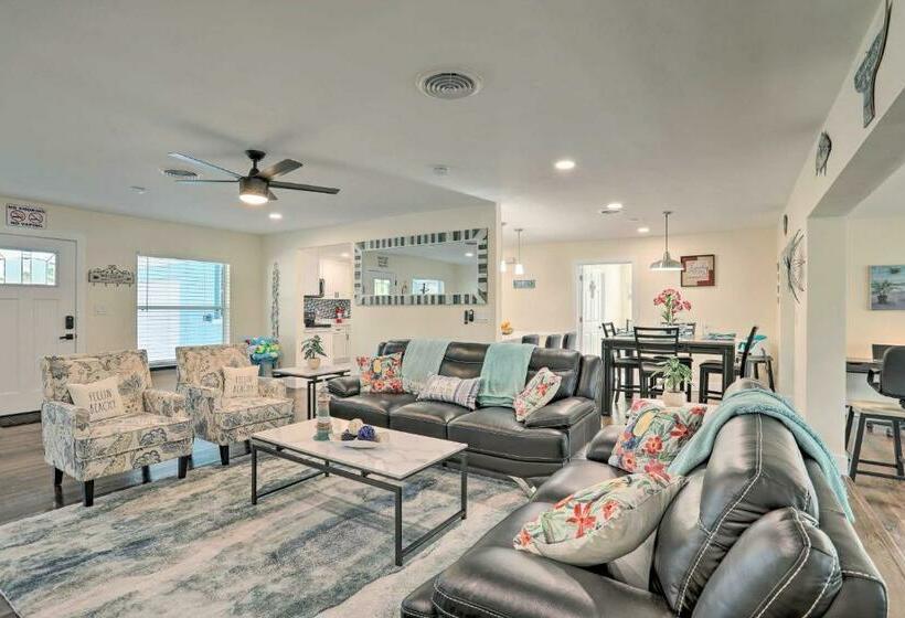 St Pete Retreat With Spacious Patio And Pond View