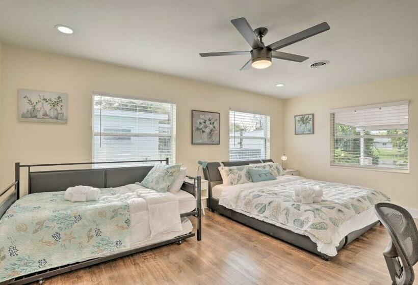 St Pete Retreat With Spacious Patio And Pond View