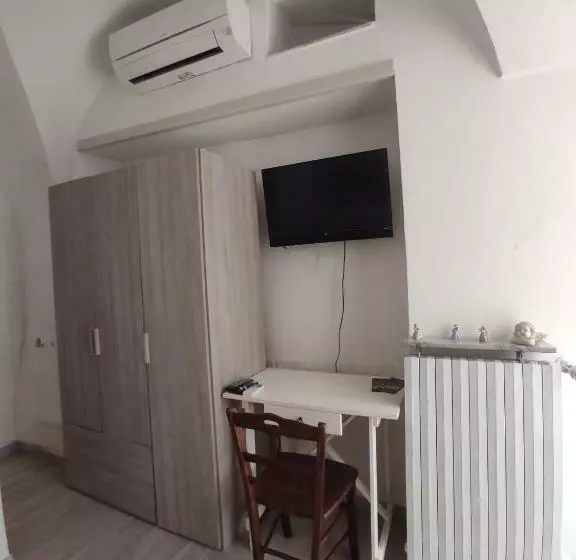 40 S Suite