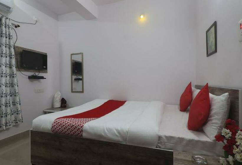 تختخواب و صبحانه The Radium Inn