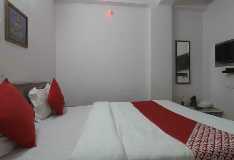 تختخواب و صبحانه The Radium Inn