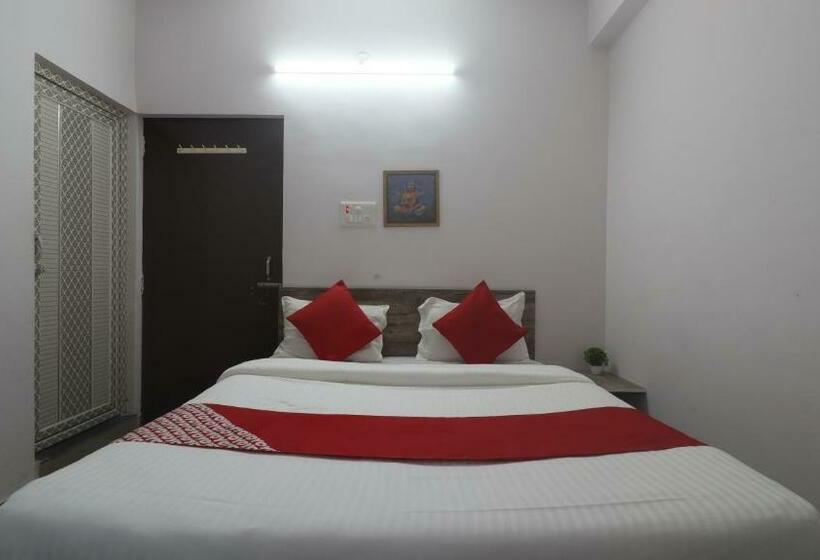 تختخواب و صبحانه The Radium Inn