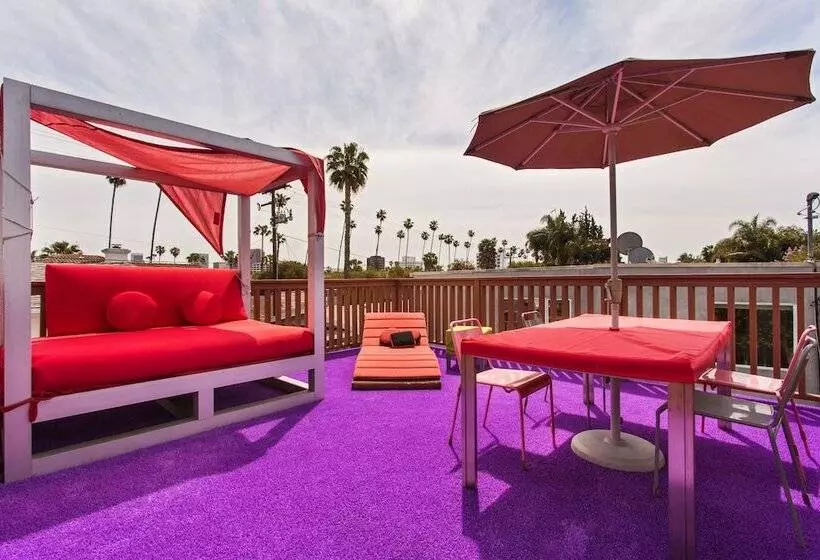 Beverly Hills Modern Guesthouse