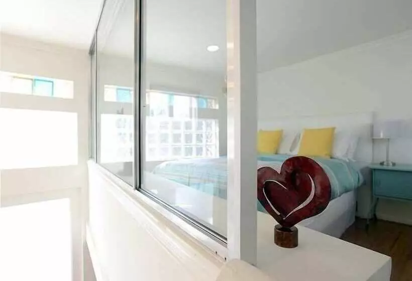 Beverly Hills Modern Guesthouse