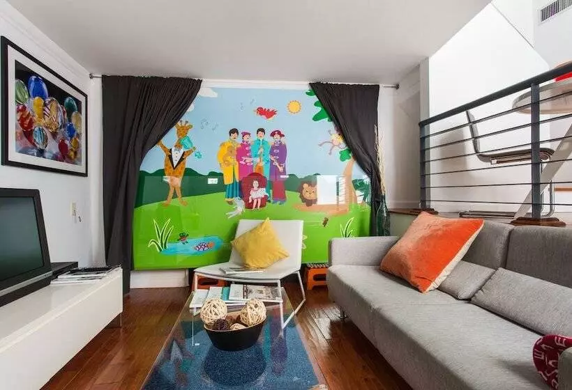 Beverly Hills Modern Guesthouse