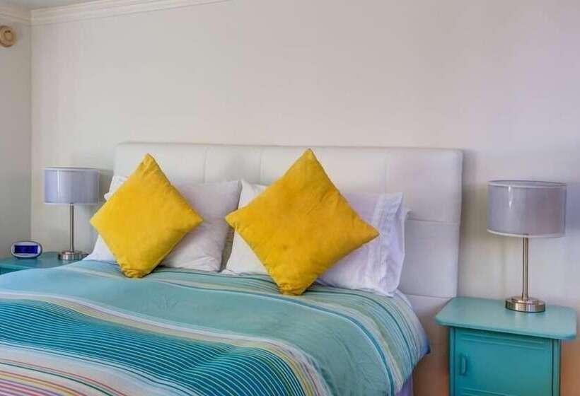 Beverly Hills Modern Guesthouse