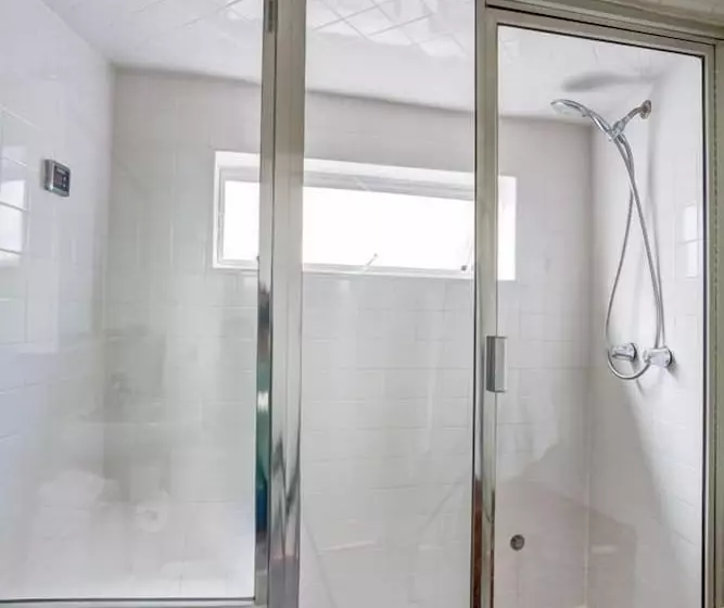 Beverly Hills Modern Guesthouse