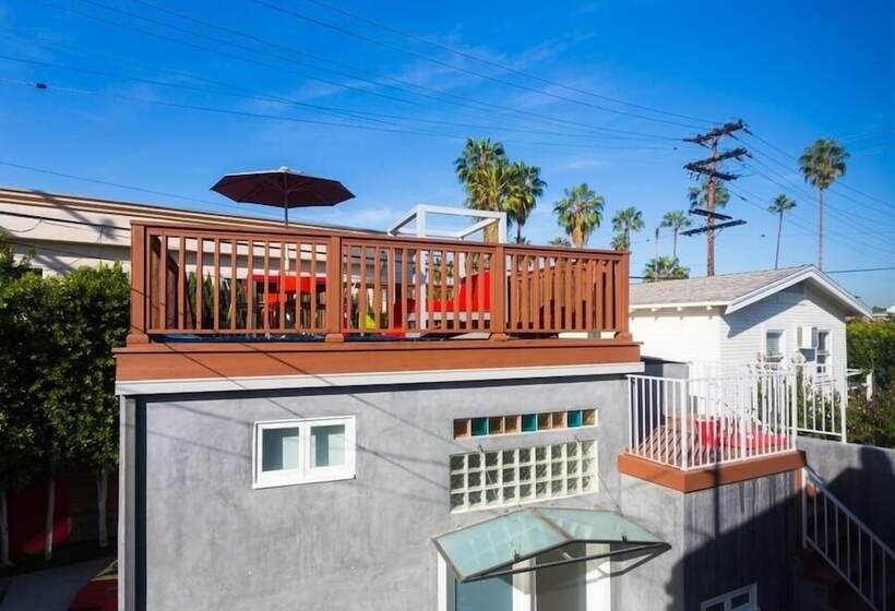 Beverly Hills Modern Guesthouse