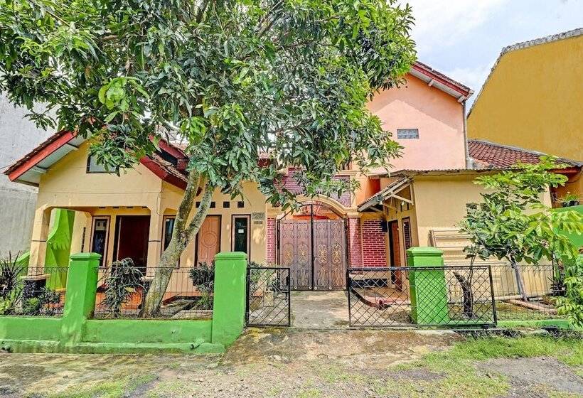 Otel Spot On 91478 Wisma Aura Syariah