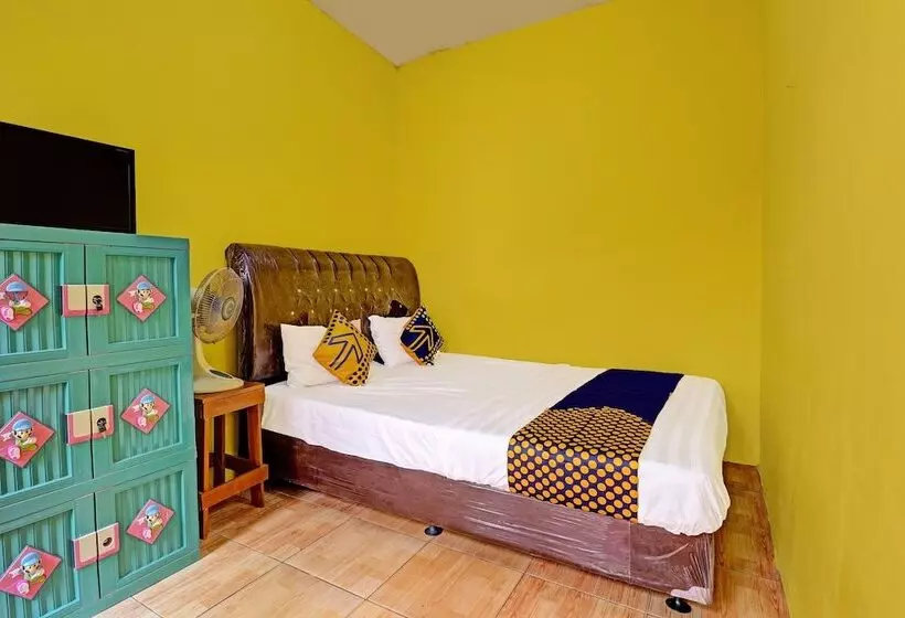 Hotelli Spot On 91478 Wisma Aura Syariah