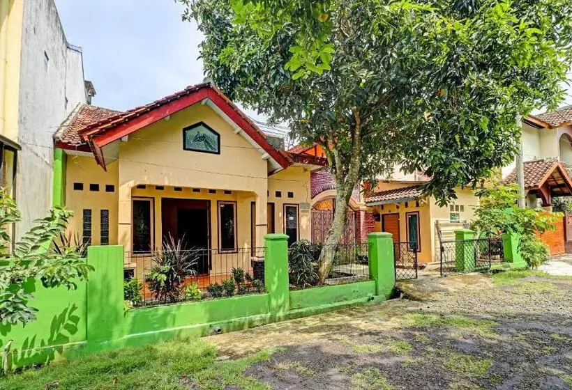 Hotelli Spot On 91478 Wisma Aura Syariah