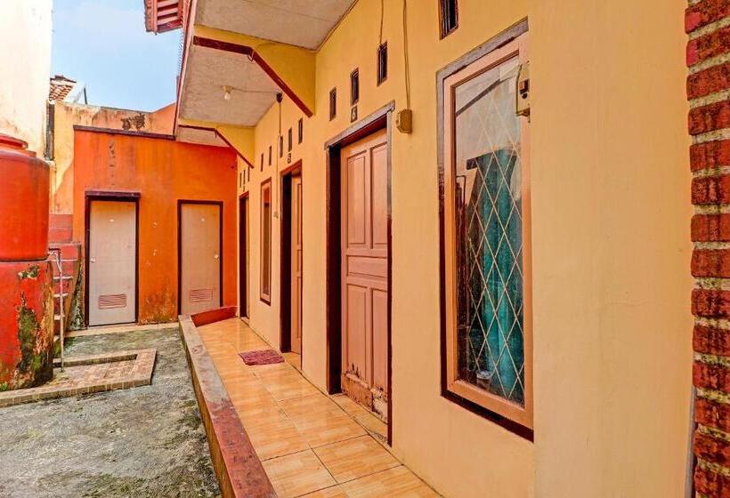 Otel Spot On 91478 Wisma Aura Syariah