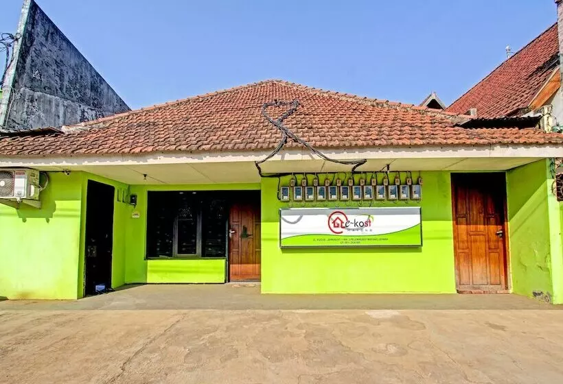 Hotel Spot On 91521 Mayong Guesthouse