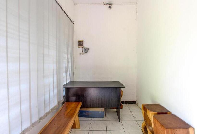 Hotel Spot On 91521 Mayong Guesthouse