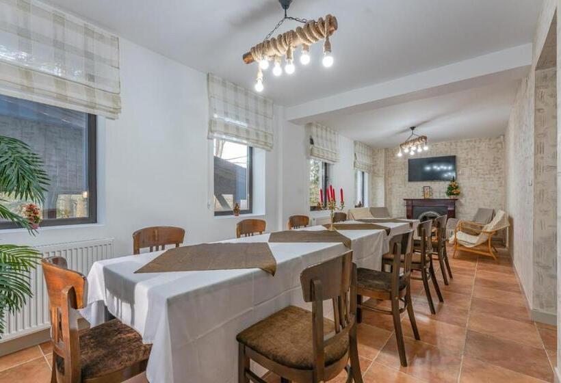 پانسیون Iris Predeal