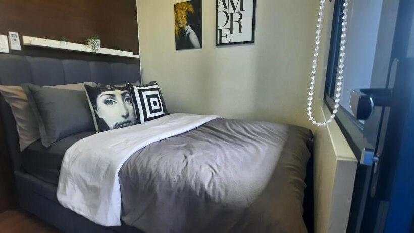 Stylish&comfort Unit With Balcony In Air Makati