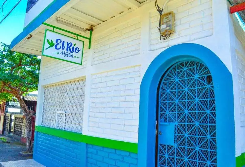 ユースホステル Hostal El Rio